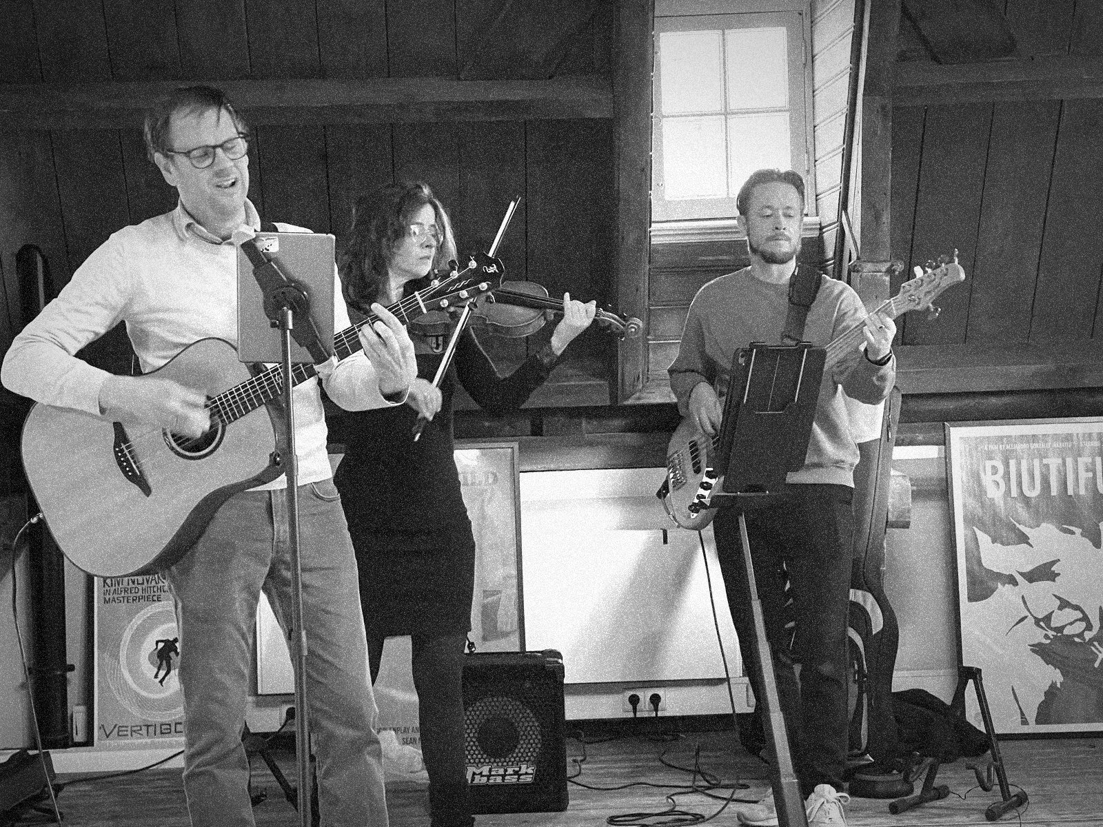 Ton on guitar, Alies on violin and Jan on bass, playing together